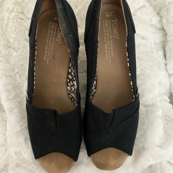 Tom’s canvas wedges with3” heel. - Picture 2 of 8